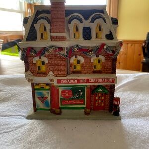 Canadian Tire Christmas Village House. Dickensville Collection. No Box